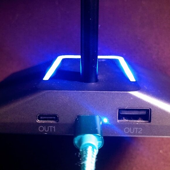 Black neck fan with LED lights & matching gaming charge-thru LED headset holder - Picture 5 of 6